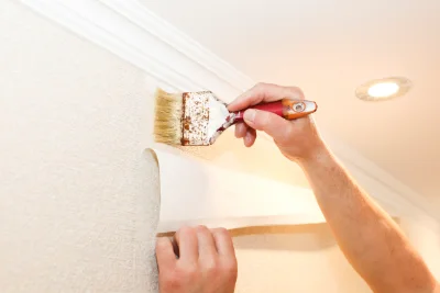 Pose de papier peint à Ploumoguer — revêtements muraux et toiles de verre